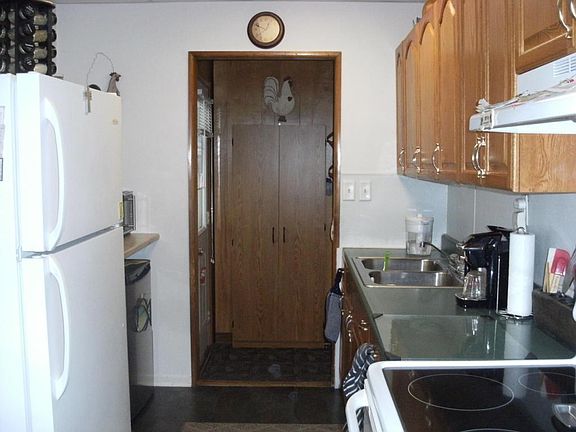 5th image of 425 Stella Ave