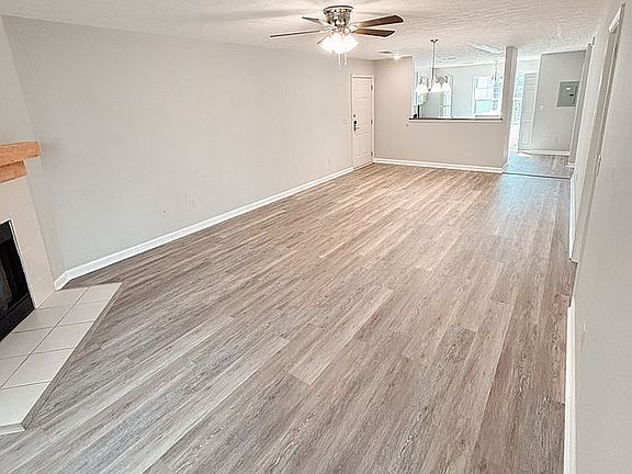 4th image of 741 Lakeview Rdg APT 105