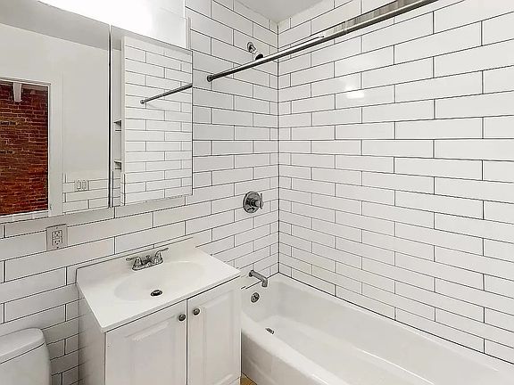 5th image of 120 E 4th St APT D