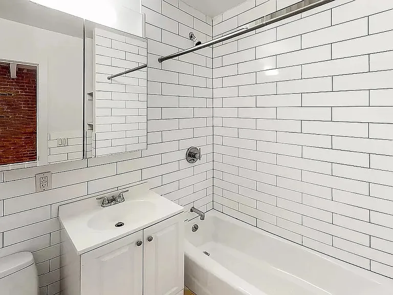 120 E 4th St #D — Photo 5
