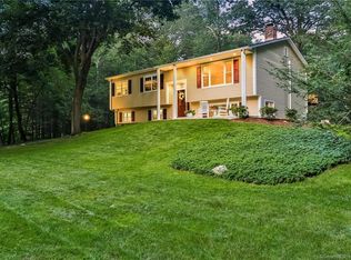31 Deer Run Rd, Brookfield, CT 06804