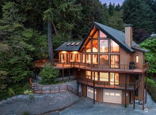 17385 Sylvester Rd SW, Seattle, WA 98166