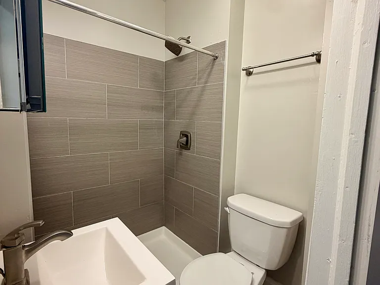 227 S 41st St #H — Photo 41