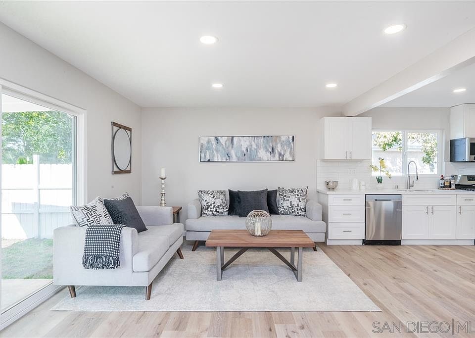 1st image of 483 Sandalwood Dr