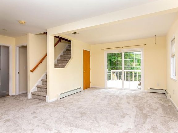 4th image of 104 Freeman Ave