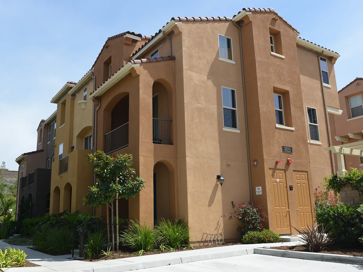 2 bed, 2.5 bath, 1297 sqft, $2,750 — Photo 1