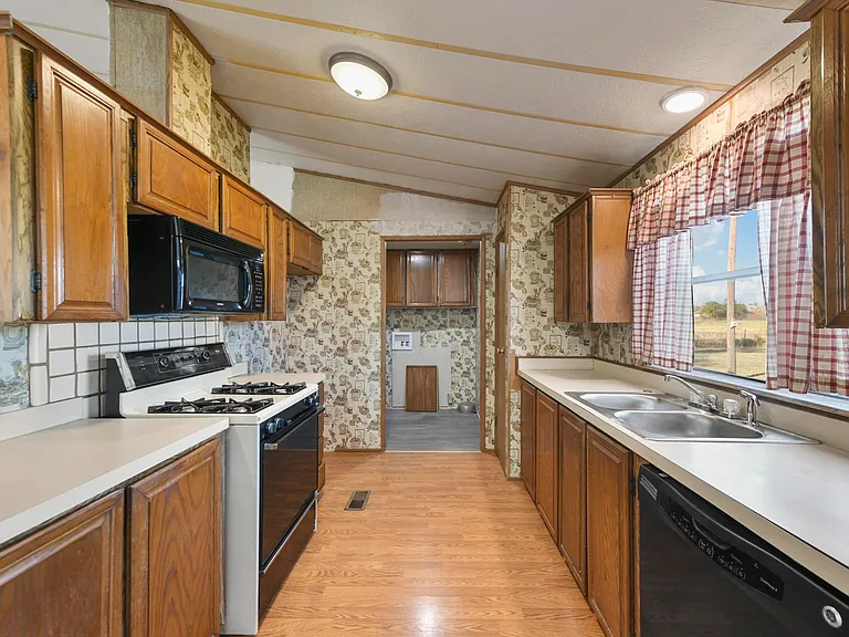 4922 County Road 803 — Photo 9