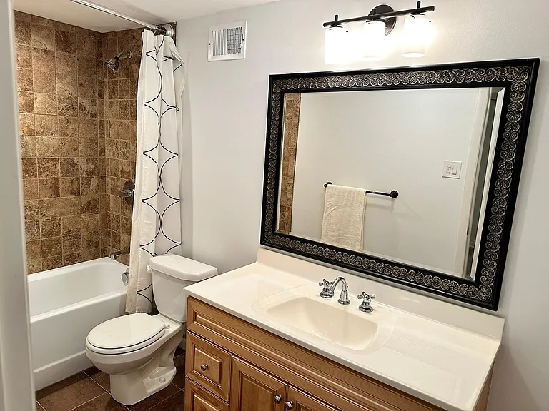 1119 W Belden Ave #1 — Photo 13