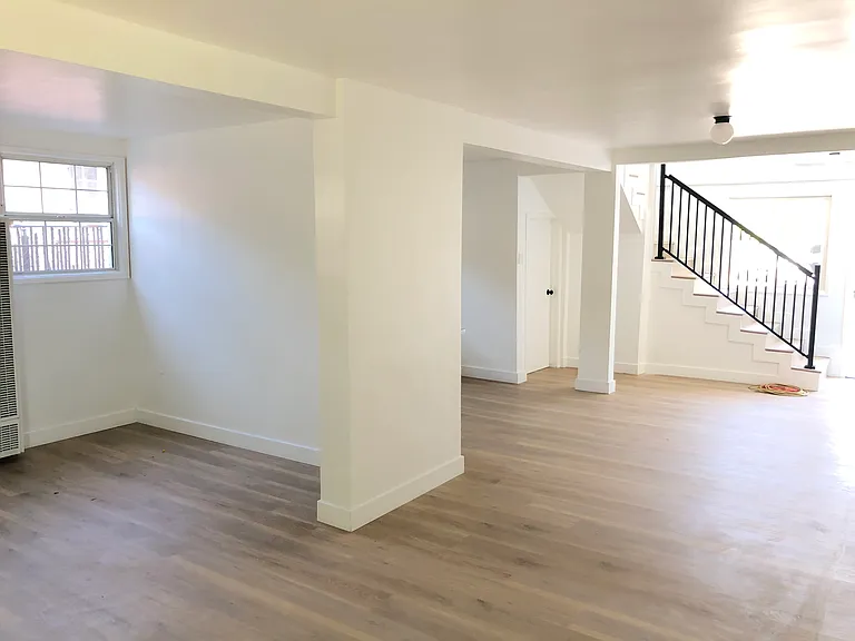 547 W Belmont St #B — Photo 3