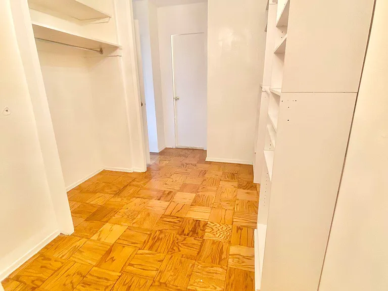 305 E 24th St #16H — Photo 5