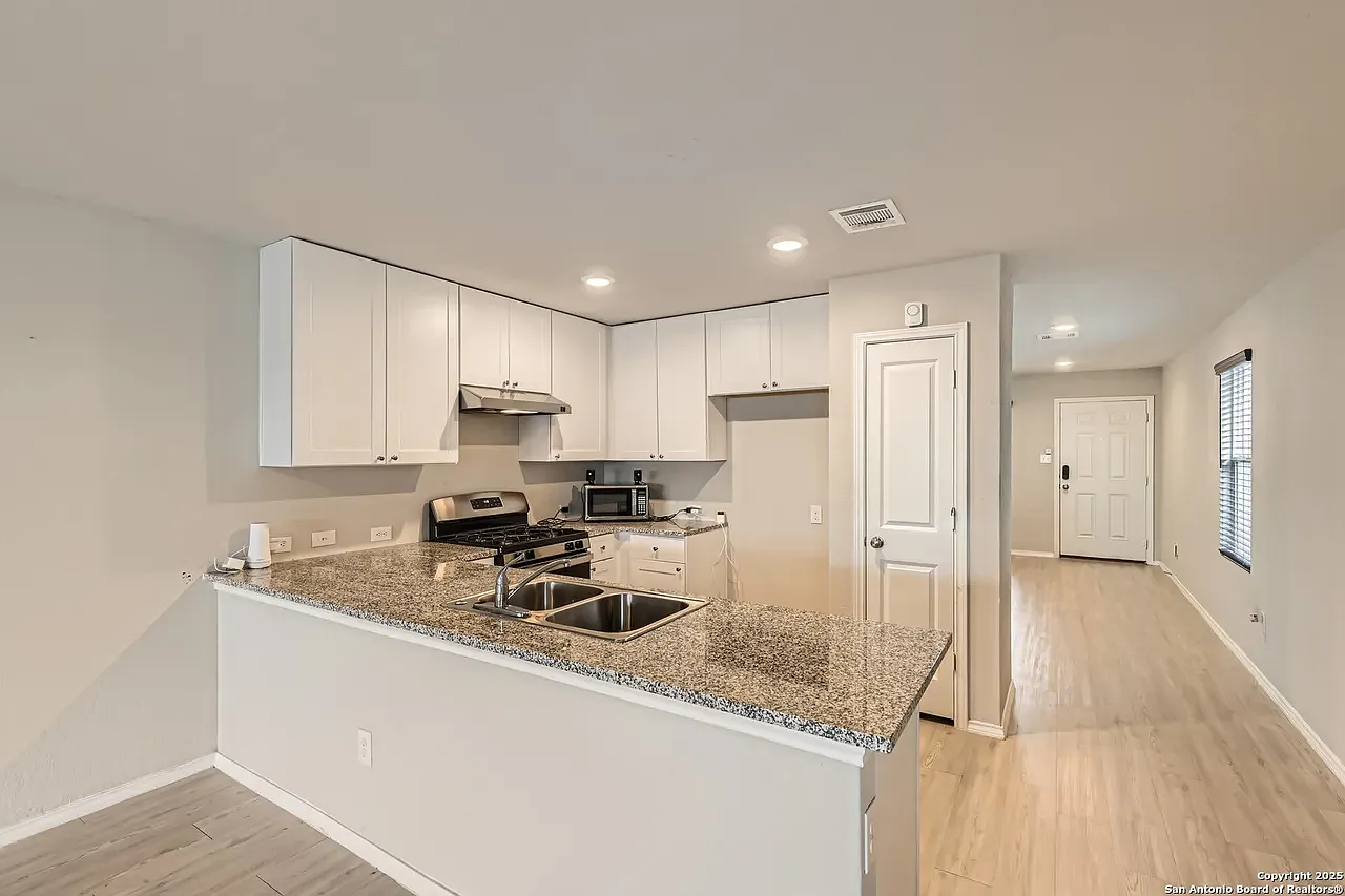 4 bed, 1635 sqft, $2,000 — Photo 4