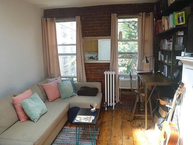 2nd image of 176 Waverly Pl APT 3