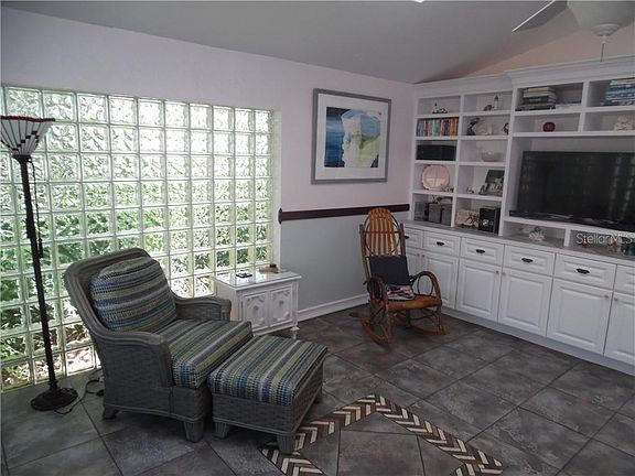4th image of 504 Acacia Ln