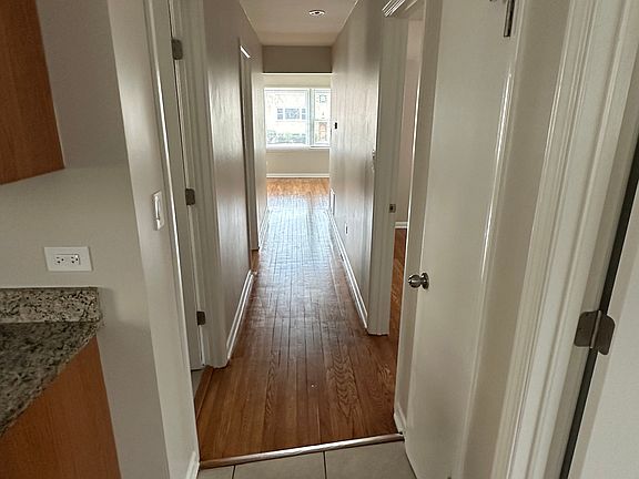 4th image of 1013 S 11th Ave #1