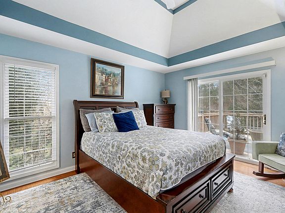 4th image of 5400 Highpoint Dr