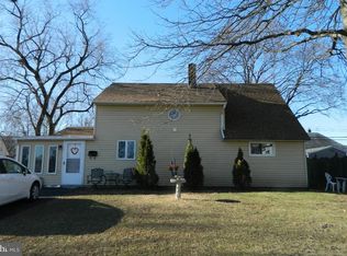 51 Red Maple Ln, Levittown, PA 19055