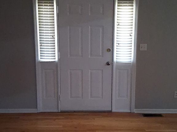 4th image of 1415 Sheppard Rd