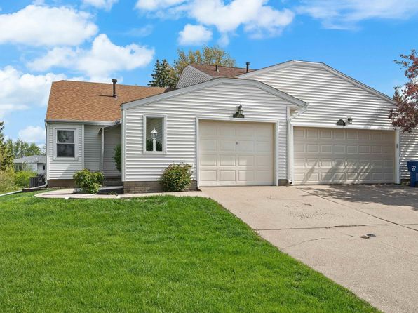 4208 Grove Ct, Davenport, IA 52804
