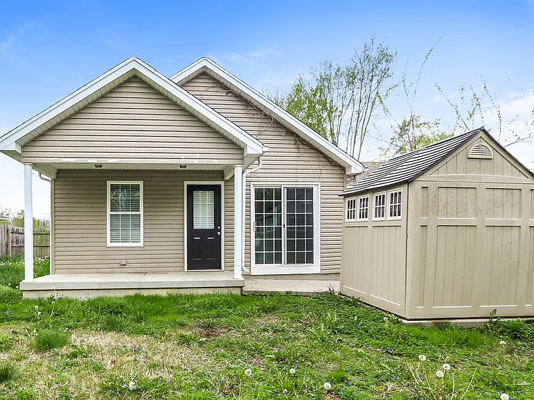 1044 Avondale Ct — Photo 15