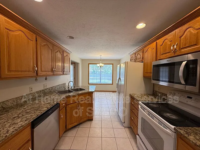 4338 S York Ave — Photo 3