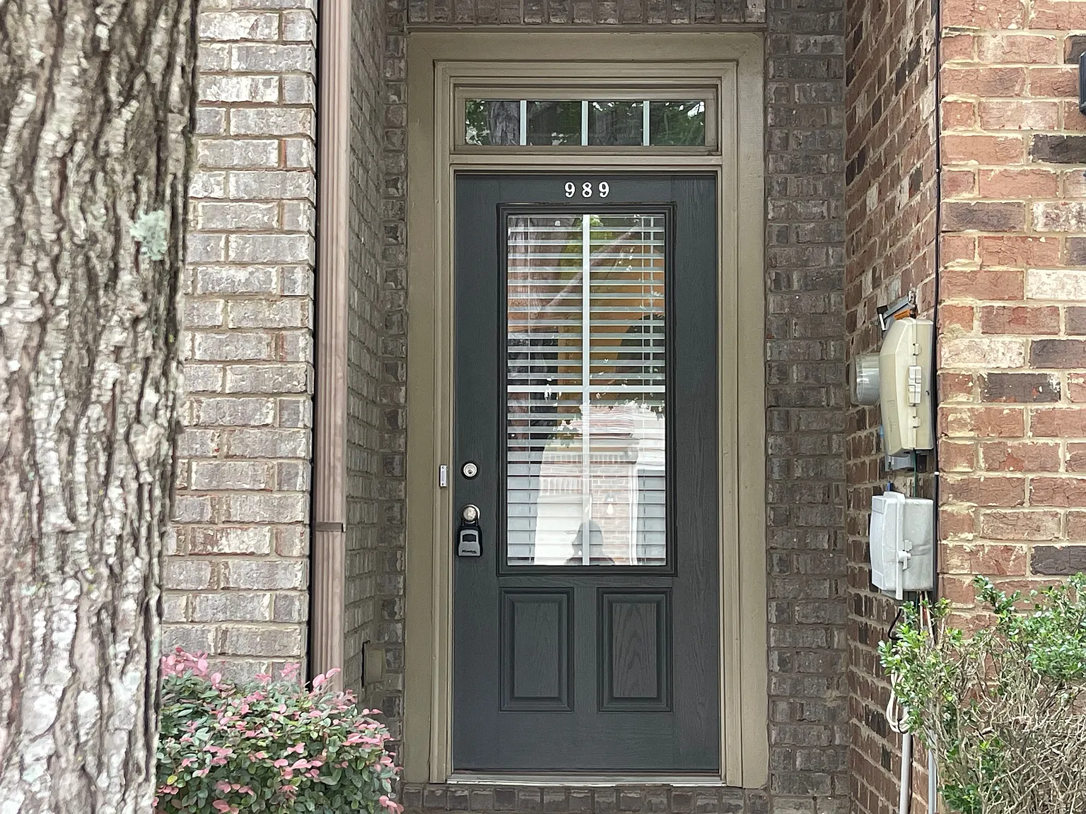 3 bed, 2.5 bath, 2043 sqft, $2,000 — Photo 2