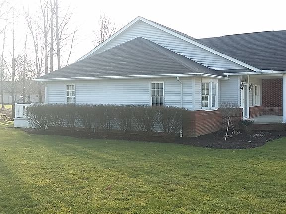 2nd image of 983 Rosemarie Cir