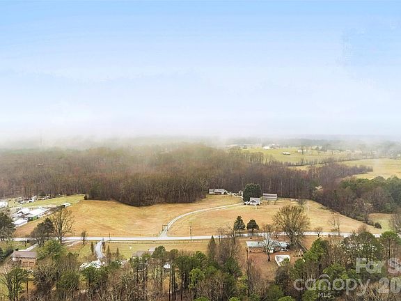 3rd image of 4242 John Ritchie Rd