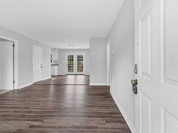 3rd image of 712 Green Valley Ct