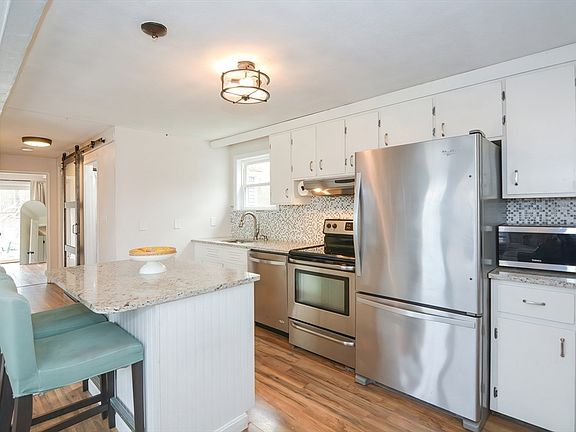 5th image of 28 Zeller Ave