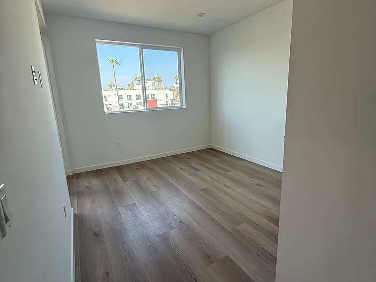 955 S Fedora Street — Photo 27