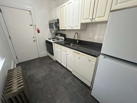 4th image of 4133 Ridge Ave #1R