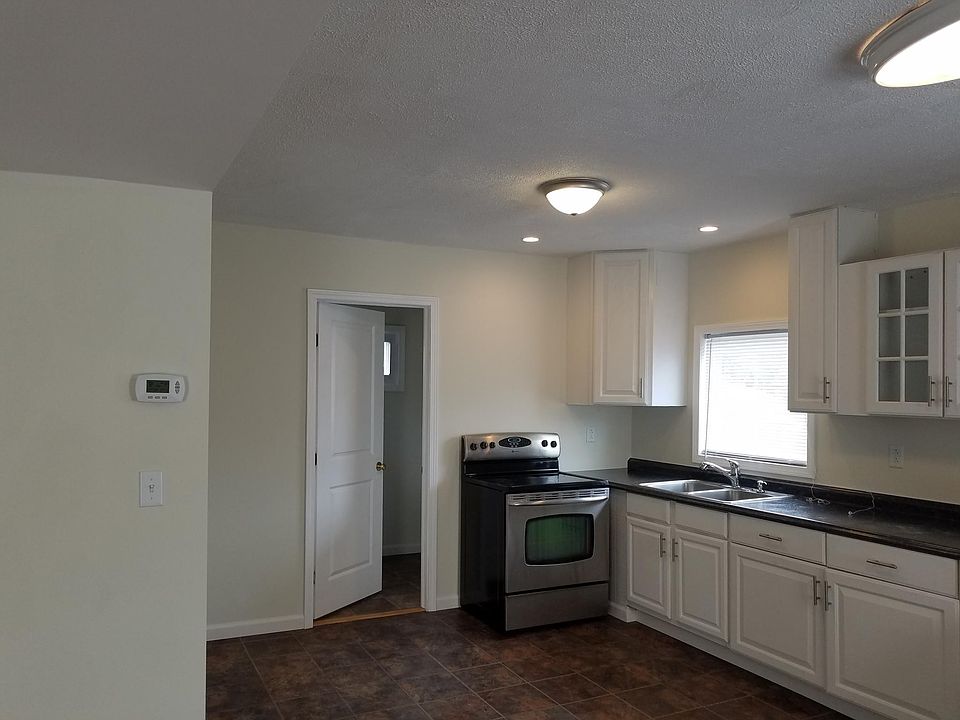 Kitchen with washer/dryer hook-ups