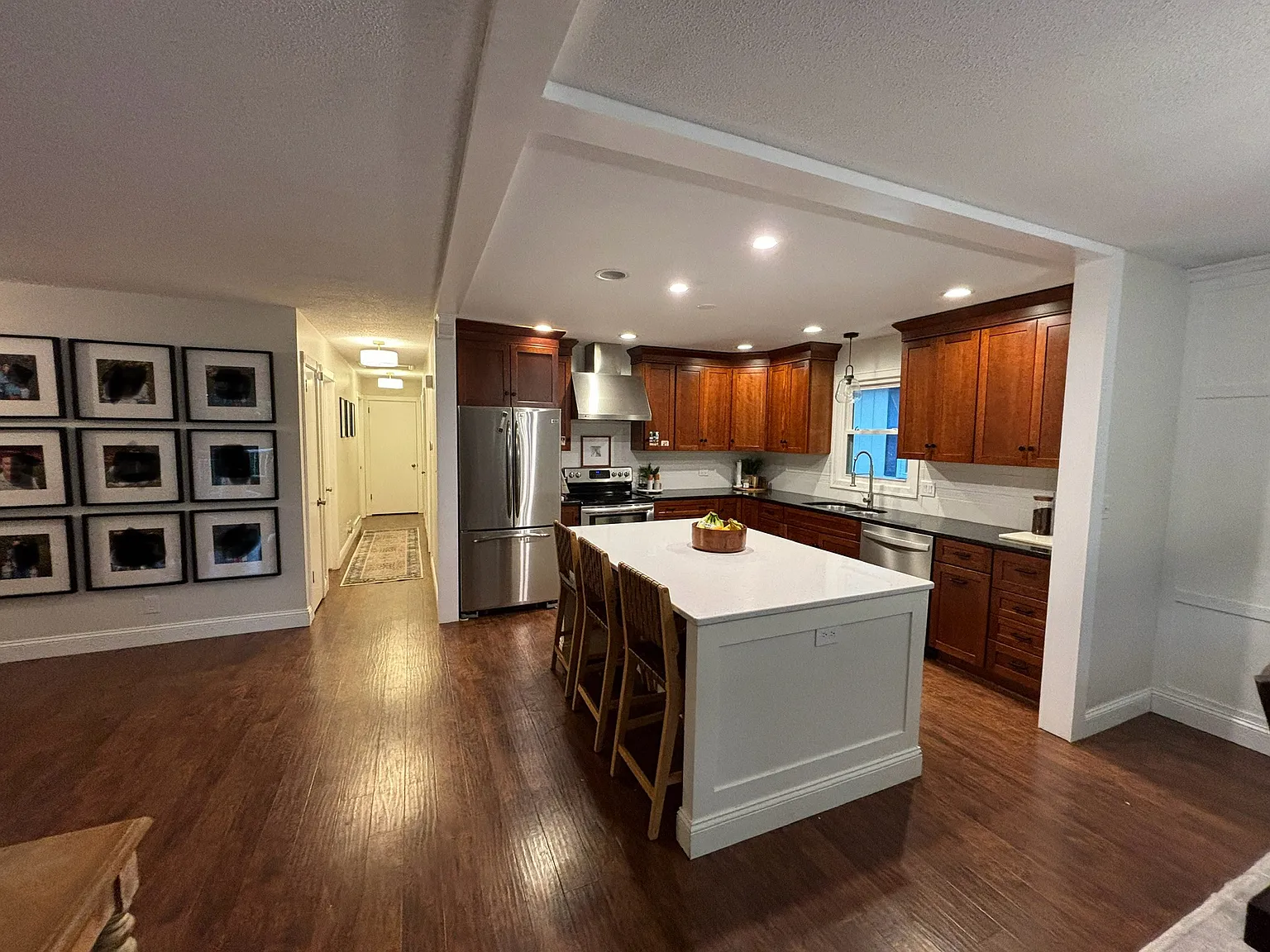 4 bed, 2700 sqft, $2,800 — Photo 2