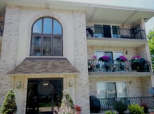 6250 S Gullikson Rd APT 1S, Chicago, IL 60638