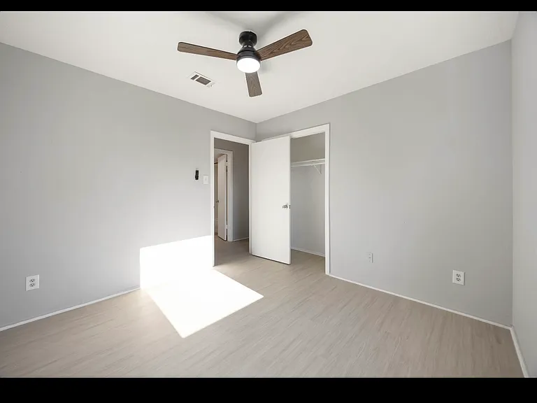 2302 Green Knoll Dr — Photo 18