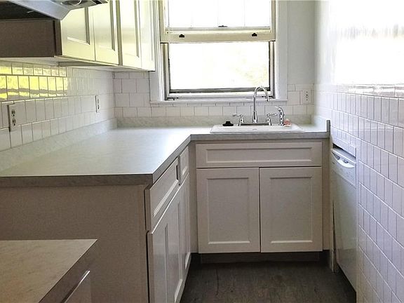 4th image of 221 Hope St Unit 3