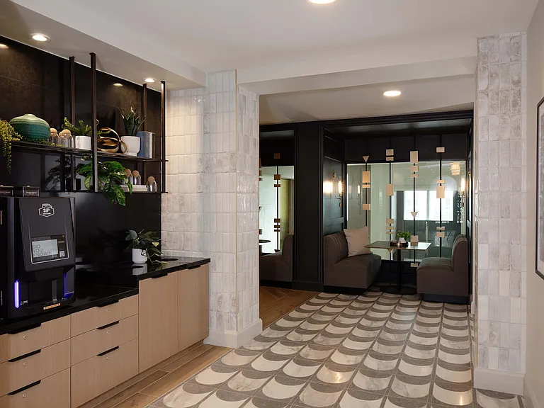 Wayfern Apartments — Photo 32