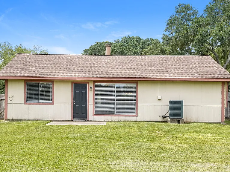 518 Magnolia Bnd — Photo 16