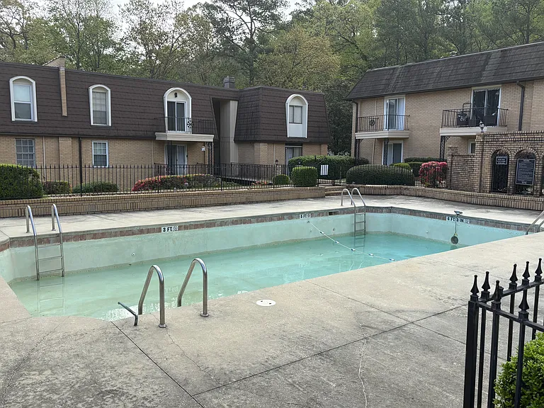 181 Old Montgomery Hwy #B — Photo 2
