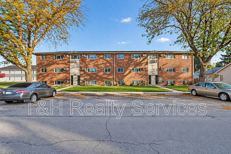 2 bed, 1.0 bath, 775 sqft, $1,000 — Photo 2