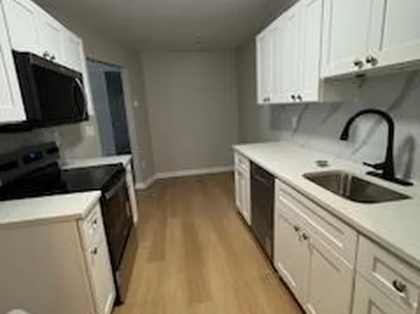 140 Amberly Dr Unit J, Manalapan, NJ 07726