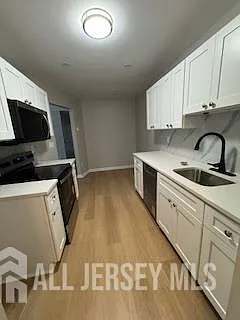 140 Amberly Dr Unit J photo 1