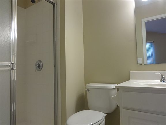 5th image of 379 Belfair Dr