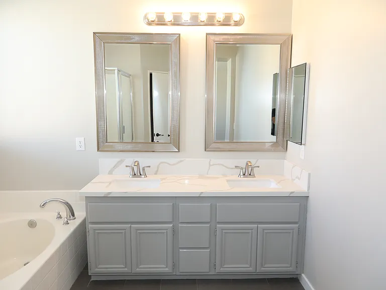 1559 W Avenue H4 — Photo 18