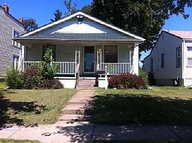 2nd image of 2573 Grand Ave