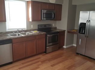 2042 Dale St N, Roseville, MN 55113