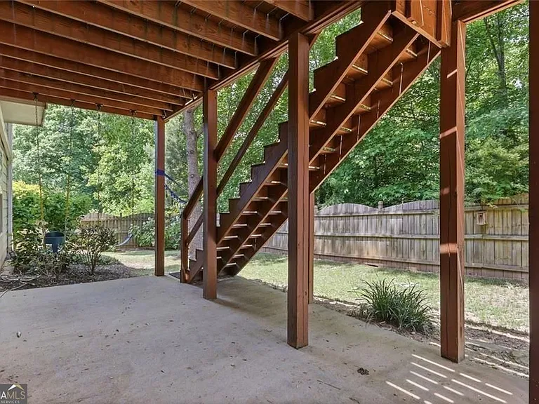 2540 Lansing Ln — Photo 22