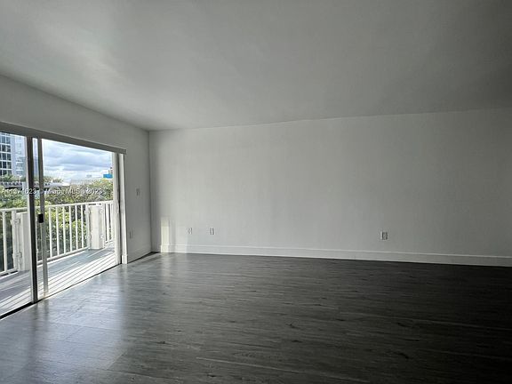4th image of 435 NE 23rd St #406