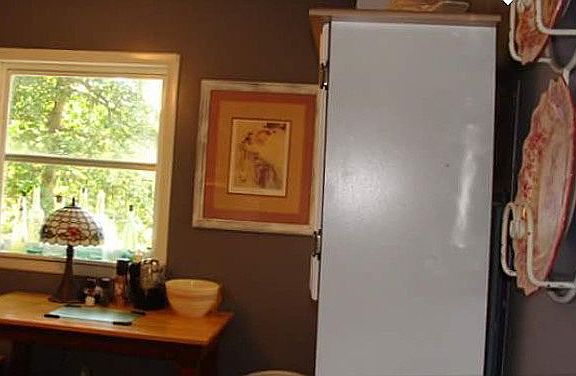 Beige house: kitchen