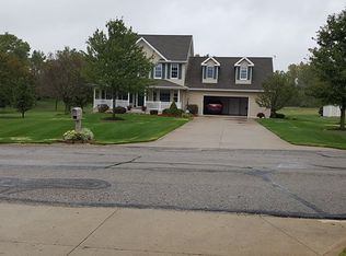 422 Westlawn Dr, Ligonier, IN 46767